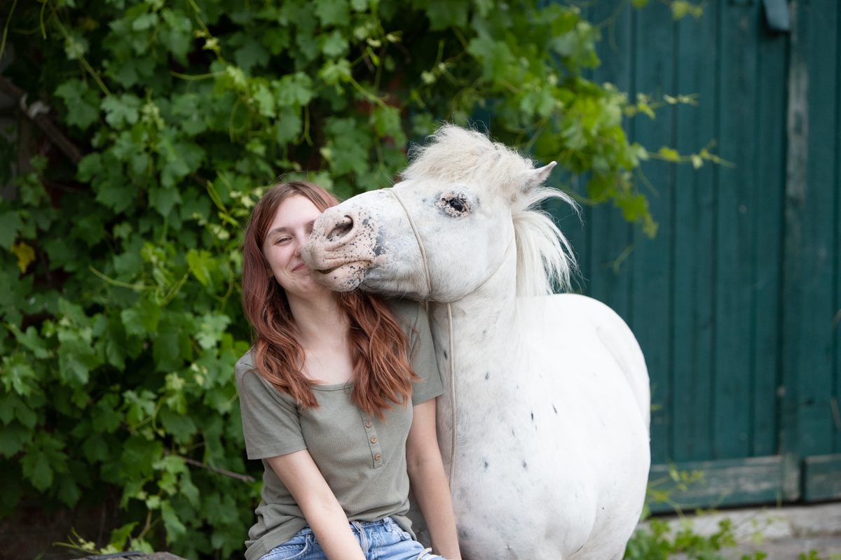 Fotografenhalfter weiß mit langem ca. 4 Meter Seil für Pferde Uni-Size verschiedene Farben, kein Verrutschen ins Auge, leicht zu retuschieren!